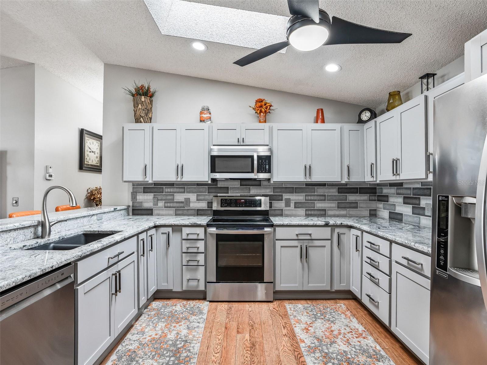 Image 21 of 44 For 444 Hildalgo Drive