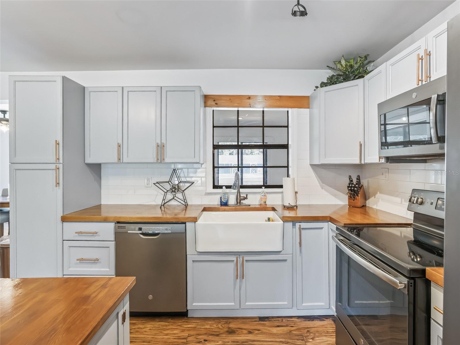 Image 15 of 62 For 16 Meadow Wood Drive