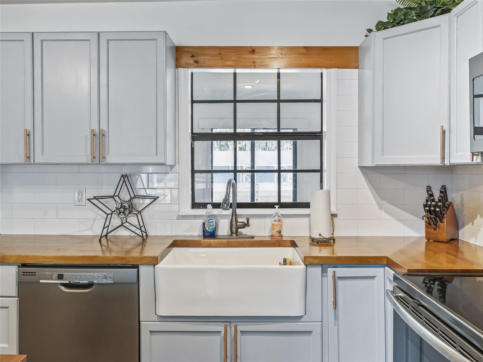 Image 16 of 62 For 16 Meadow Wood Drive