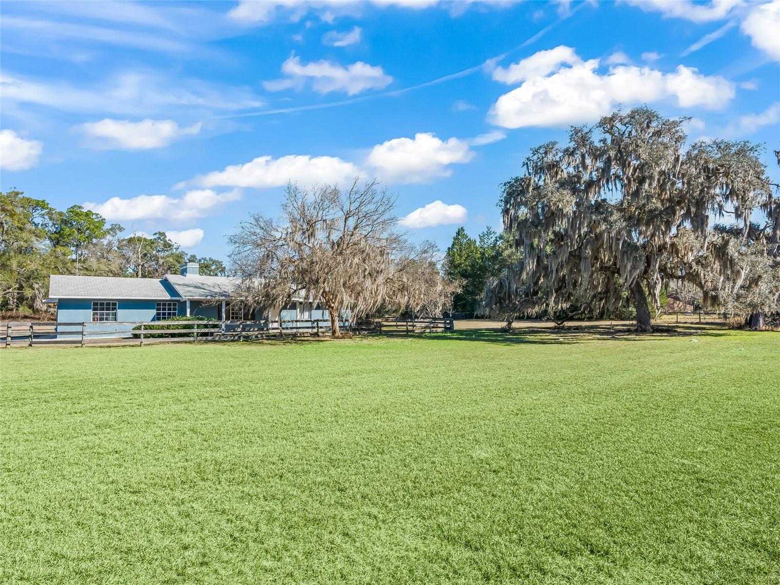 Image 5 of 62 For 16 Meadow Wood Drive