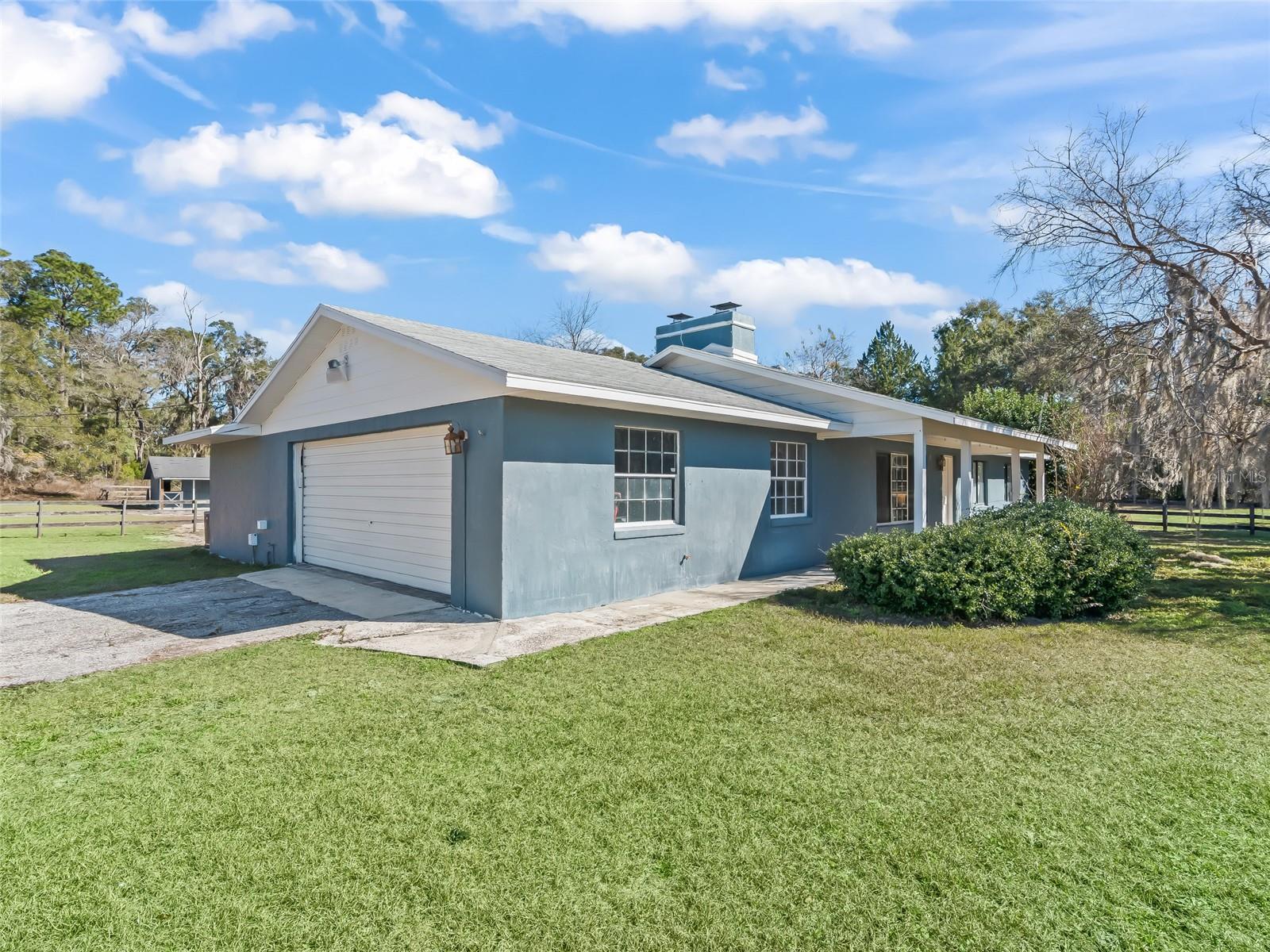 Image 7 of 62 For 16 Meadow Wood Drive