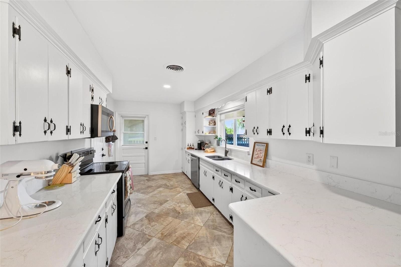 Image 17 of 64 For 2311 Sunset Drive