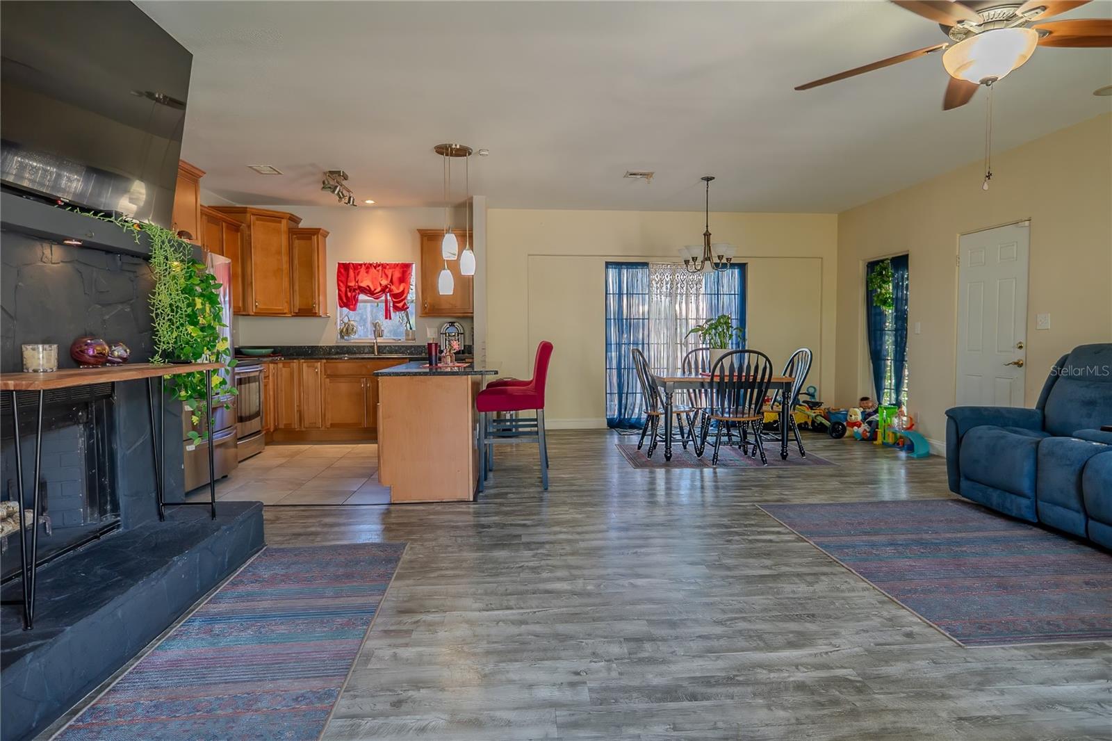 Image 12 of 90 For 660 Shady Nook Drive