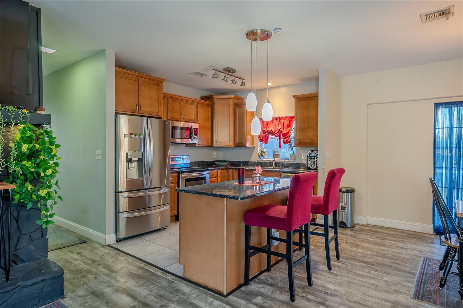 Image 22 of 90 For 660 Shady Nook Drive