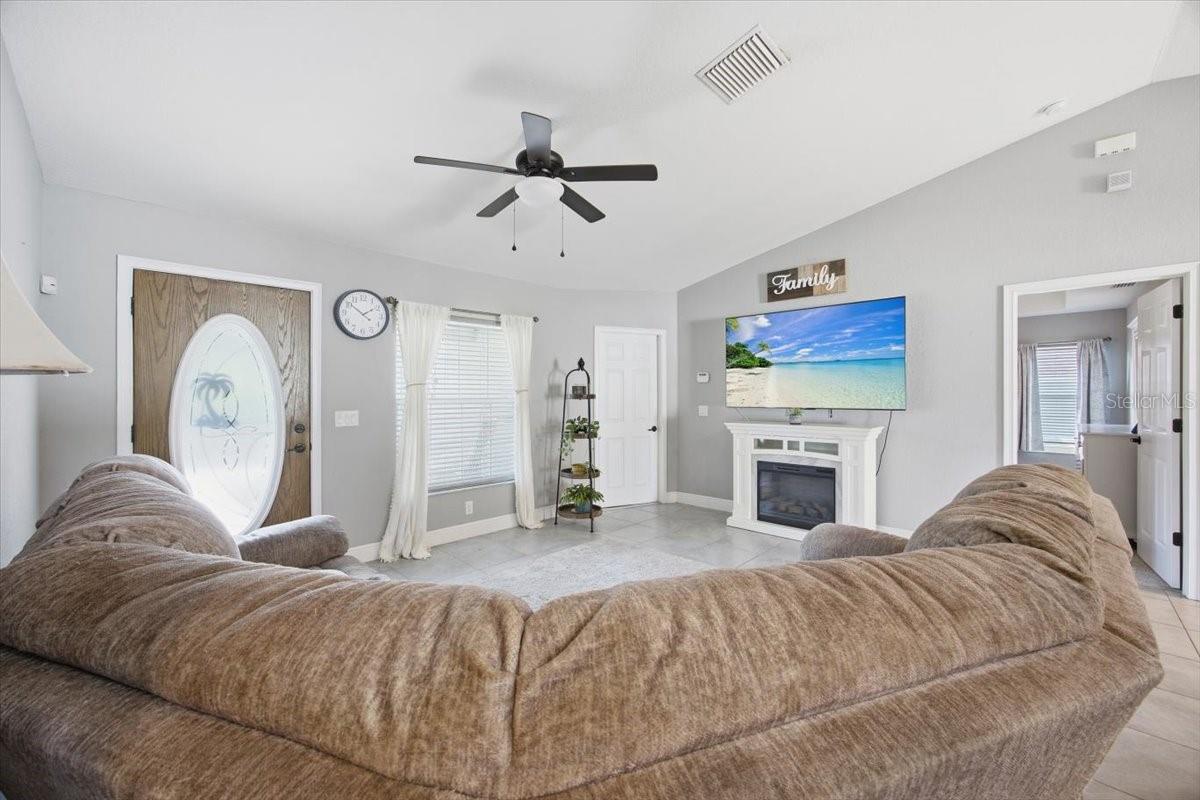 Image 4 of 25 For 9347 152nd Lane