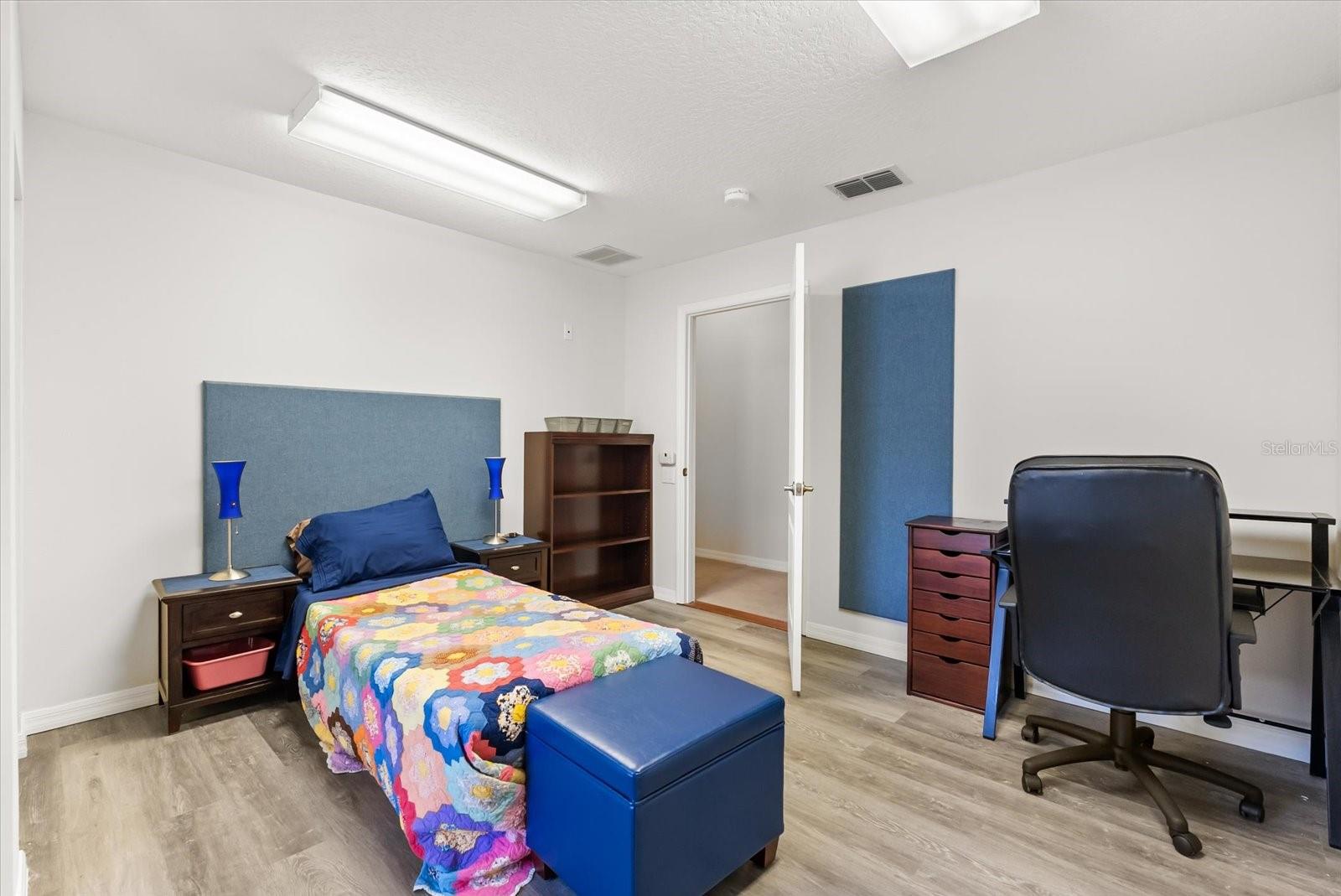 Image 31 of 43 For 1331 Briarhaven Lane