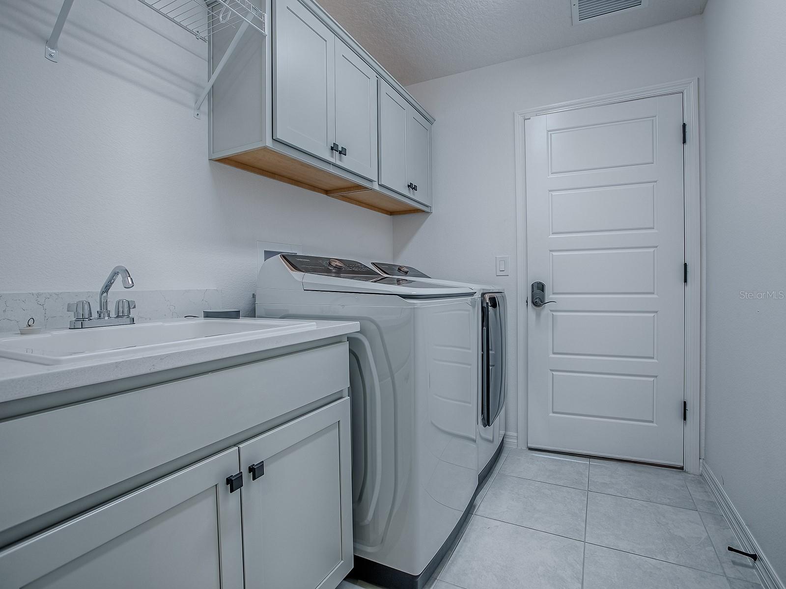 Image 41 of 71 For 7532 Far Hills Loop