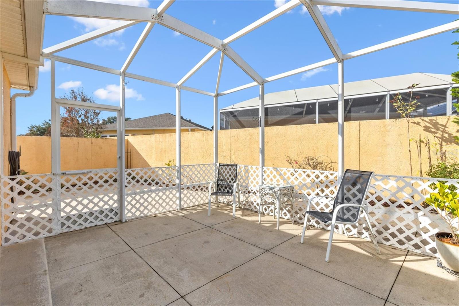 Image 15 of 19 For 876 Radclife Berea Place