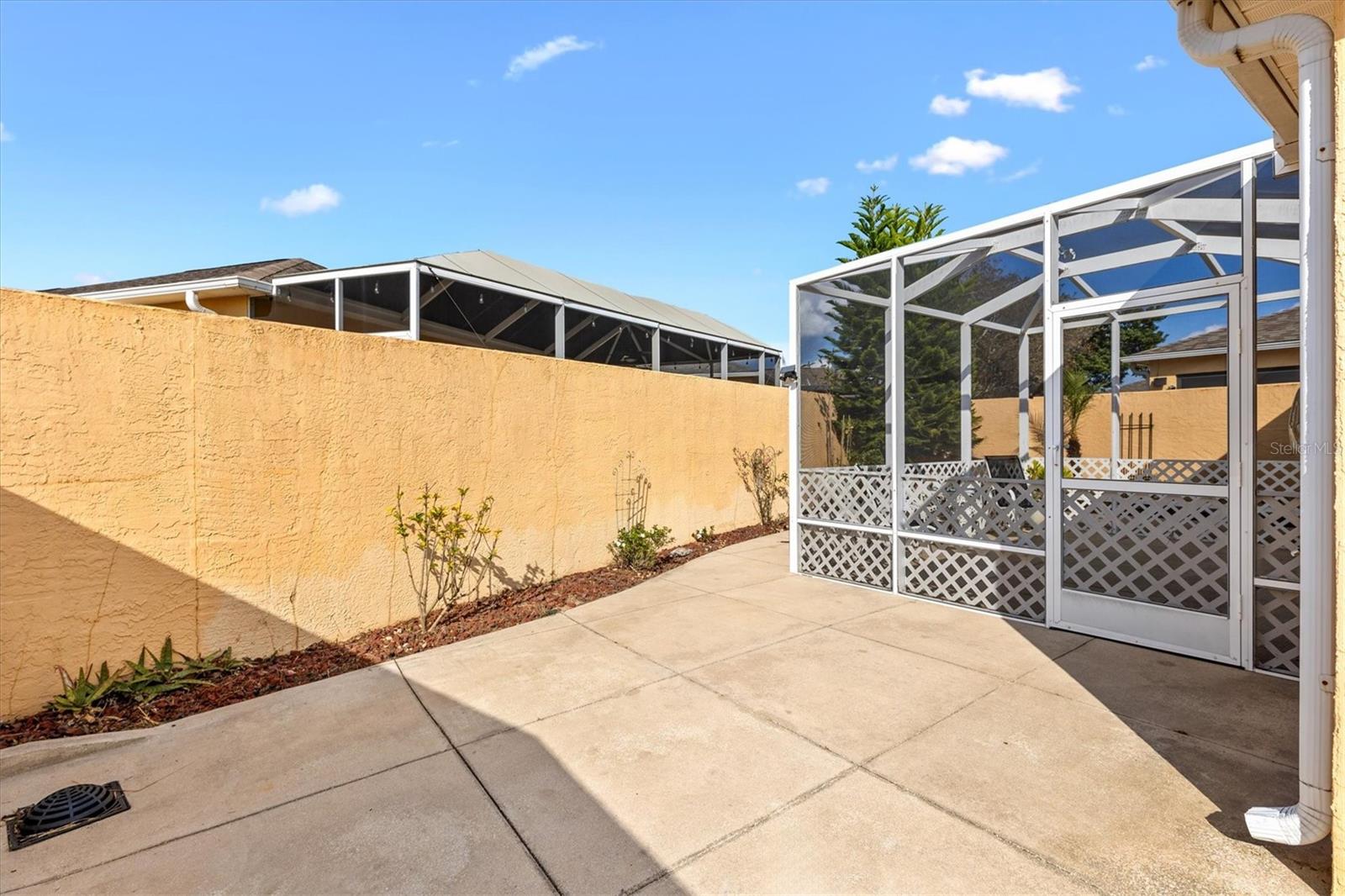 Image 17 of 19 For 876 Radclife Berea Place