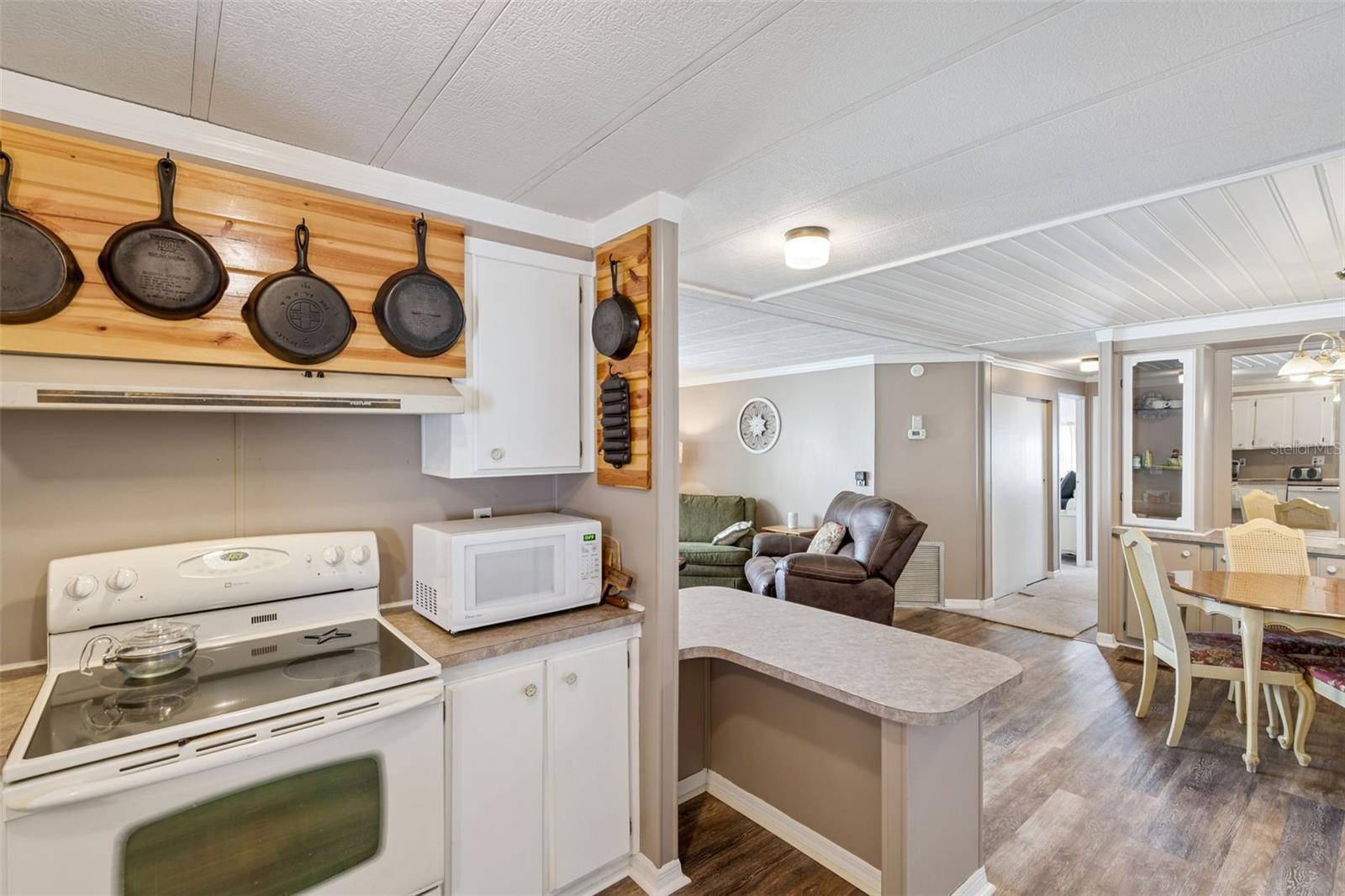 Image 10 of 38 For 10921 Luana Drive