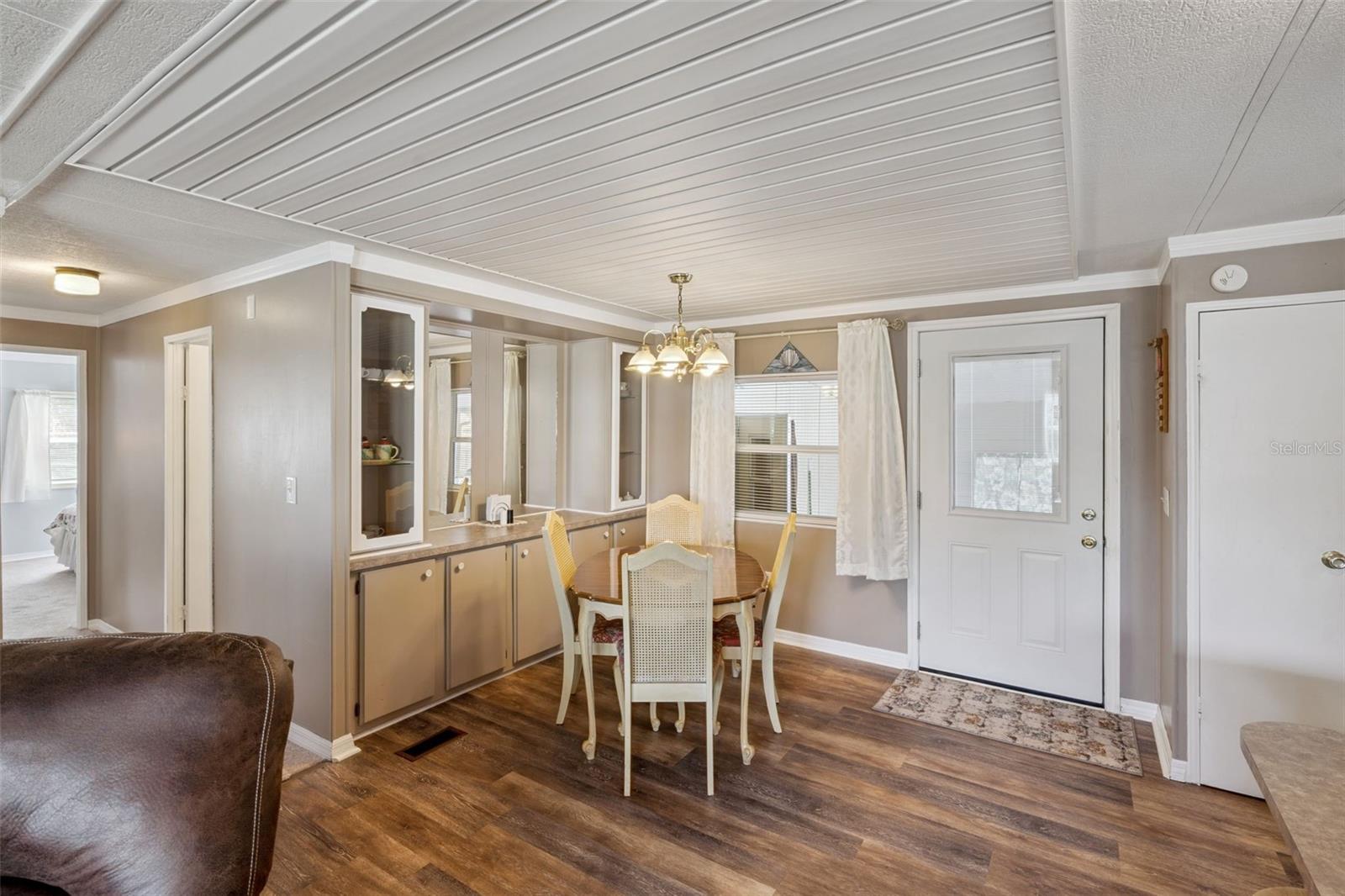 Image 9 of 38 For 10921 Luana Drive