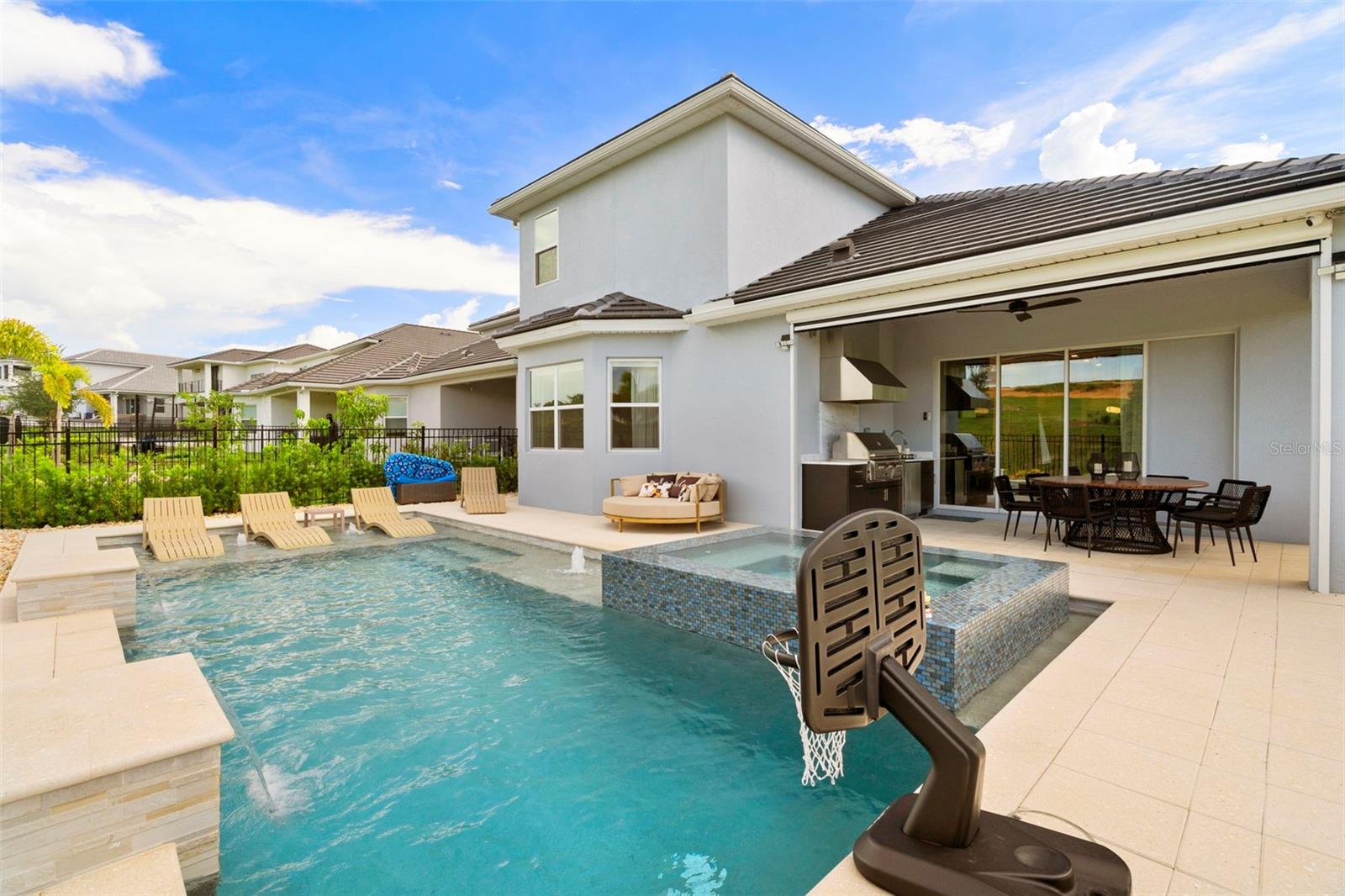 Image 52 of 63 For 16110 Volterra Point