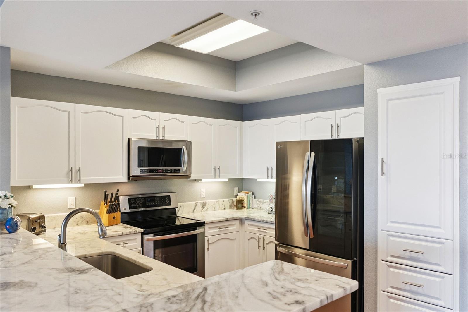 Image 13 of 46 For 2 Oceans West Boulevard 704