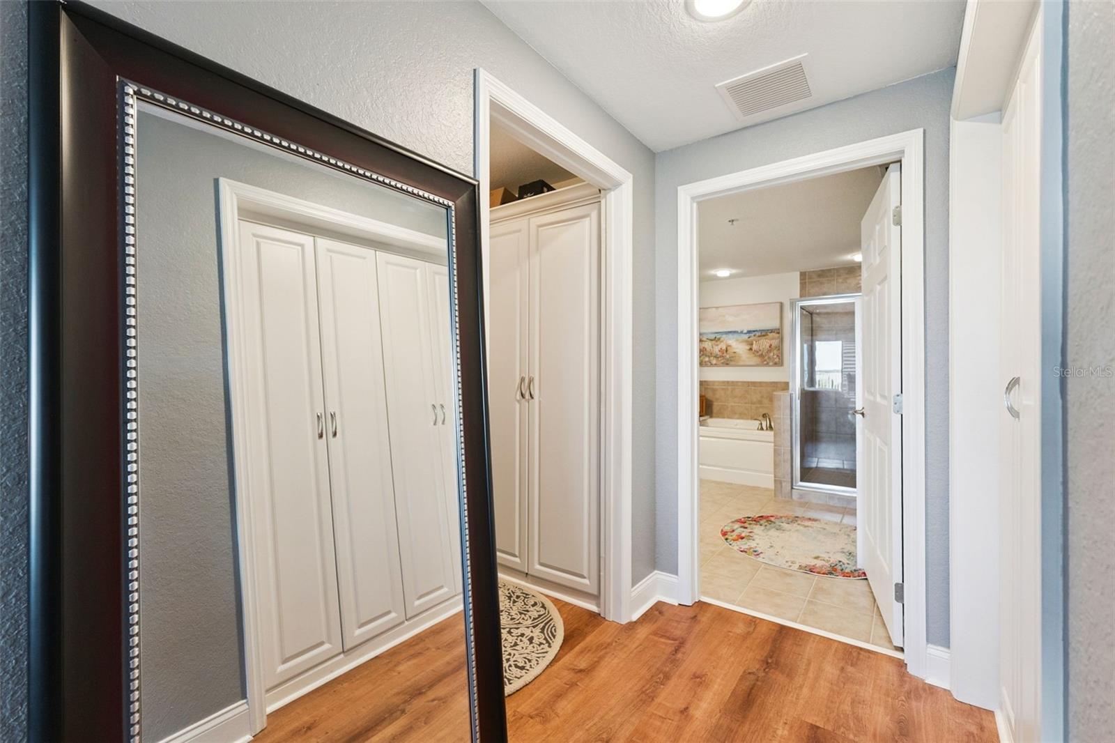 Image 14 of 46 For 2 Oceans West Boulevard 704