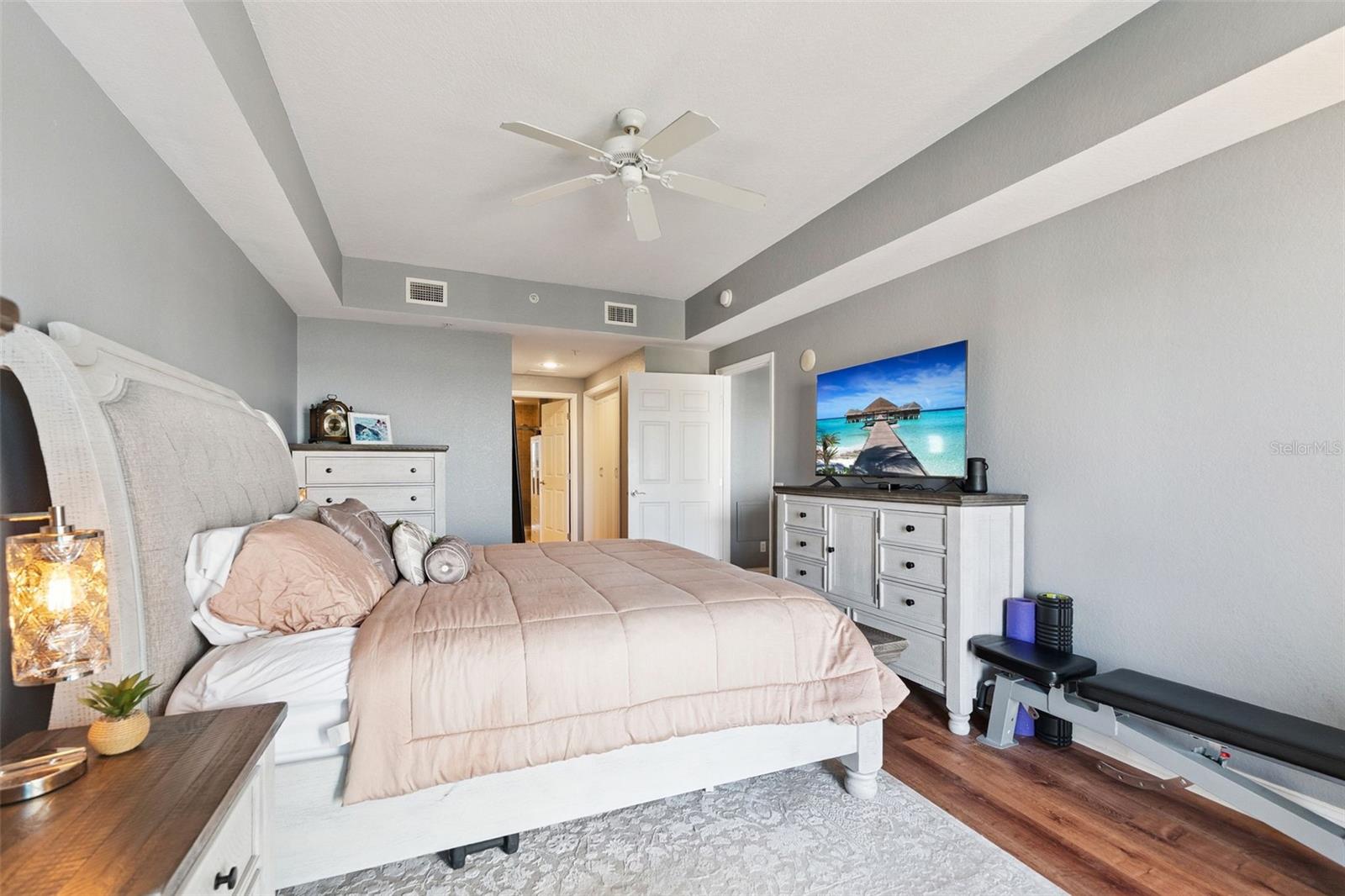 Image 16 of 46 For 2 Oceans West Boulevard 704