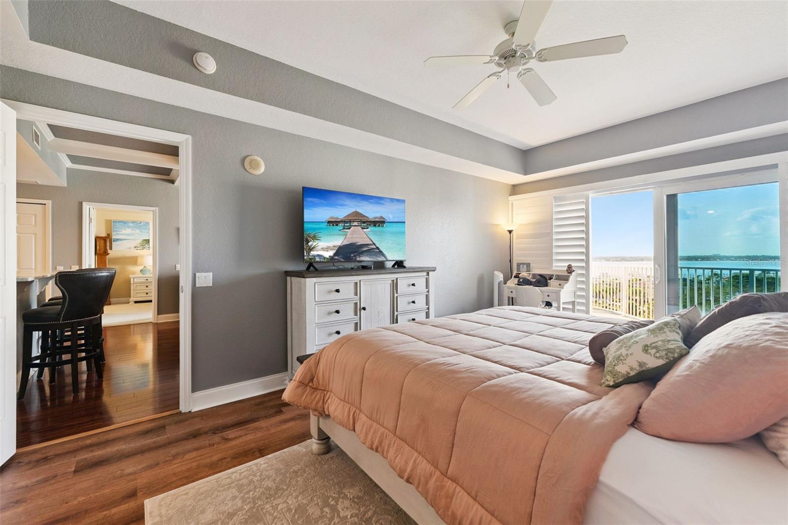 Image 17 of 46 For 2 Oceans West Boulevard 704