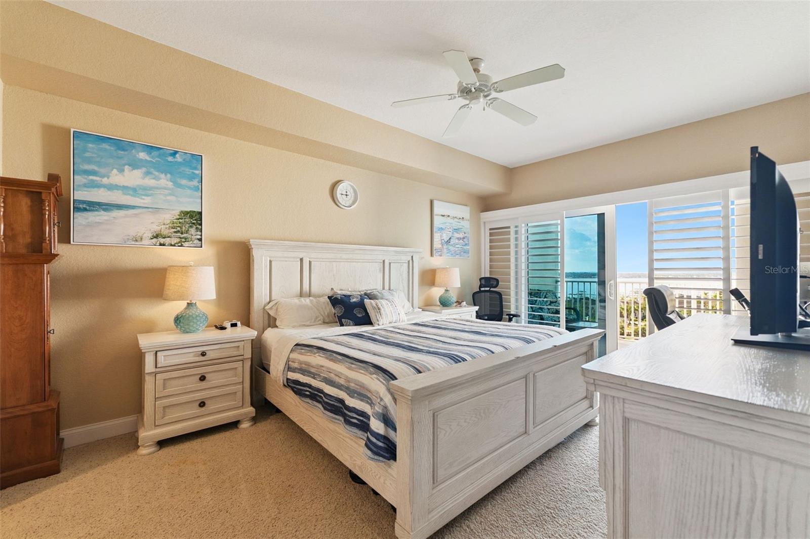 Image 18 of 46 For 2 Oceans West Boulevard 704