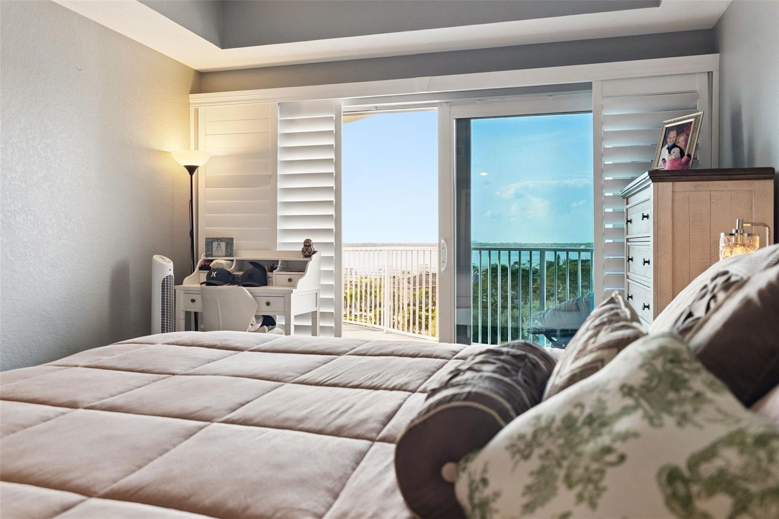 Image 21 of 46 For 2 Oceans West Boulevard 704