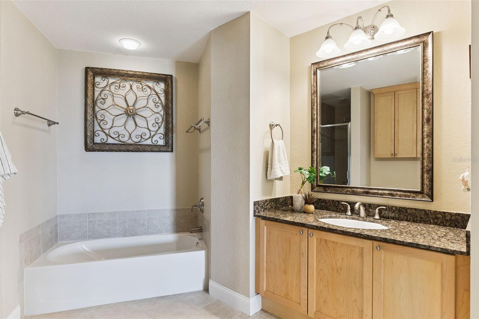 Image 24 of 46 For 2 Oceans West Boulevard 704