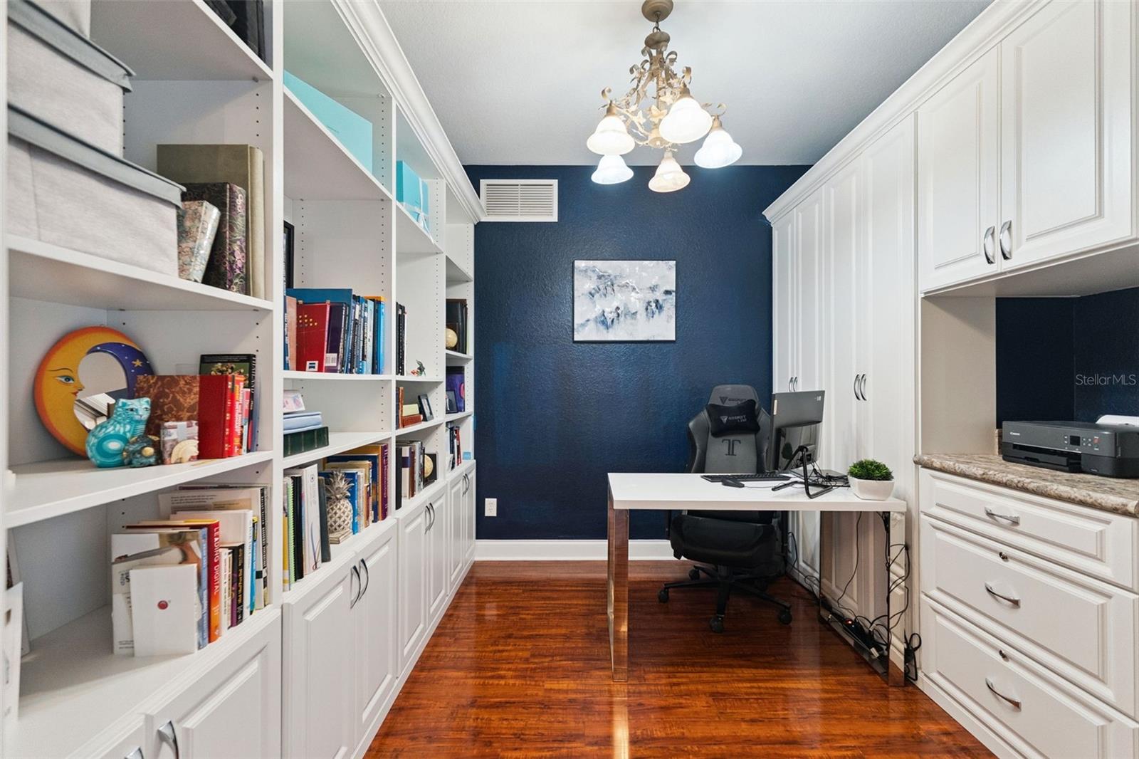 Image 25 of 46 For 2 Oceans West Boulevard 704