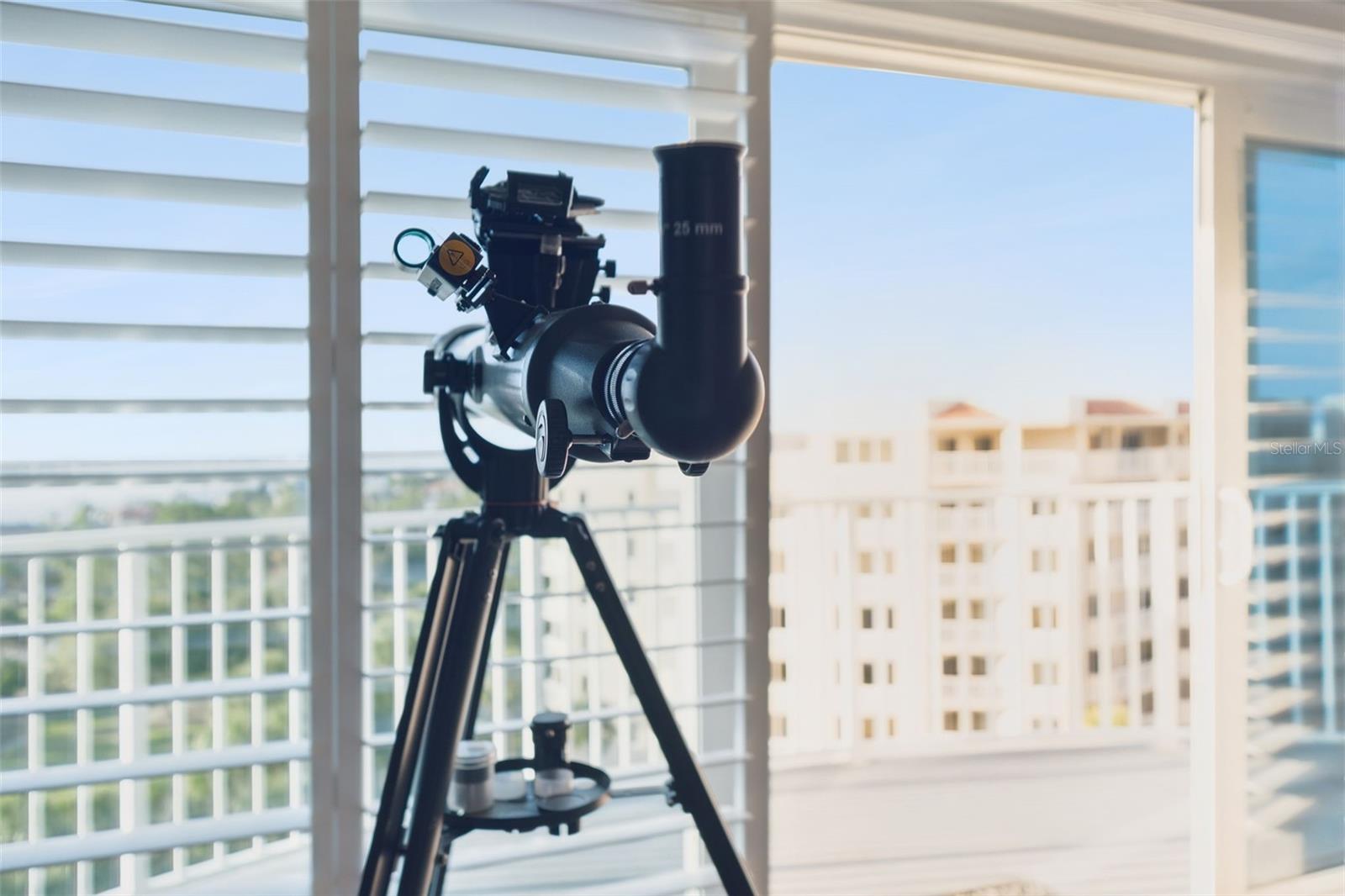 Image 26 of 46 For 2 Oceans West Boulevard 704