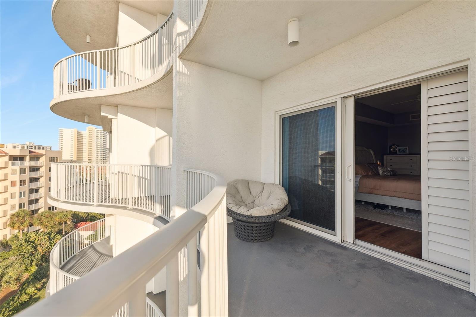 Image 27 of 46 For 2 Oceans West Boulevard 704