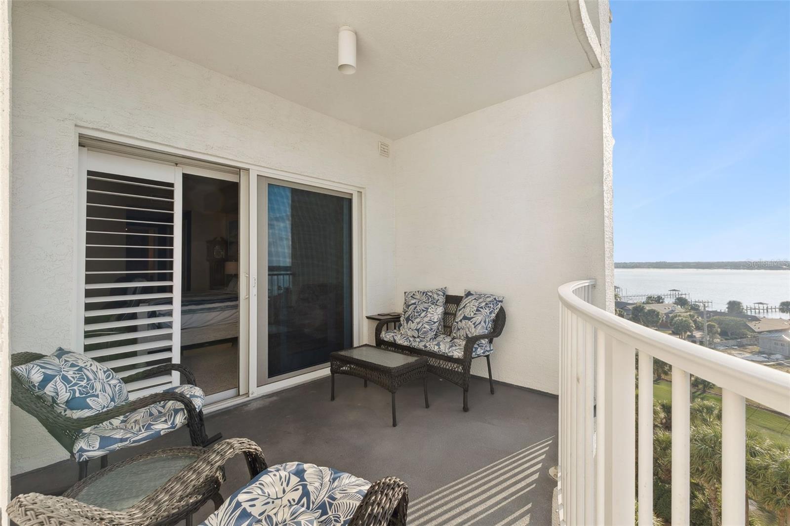 Image 28 of 46 For 2 Oceans West Boulevard 704