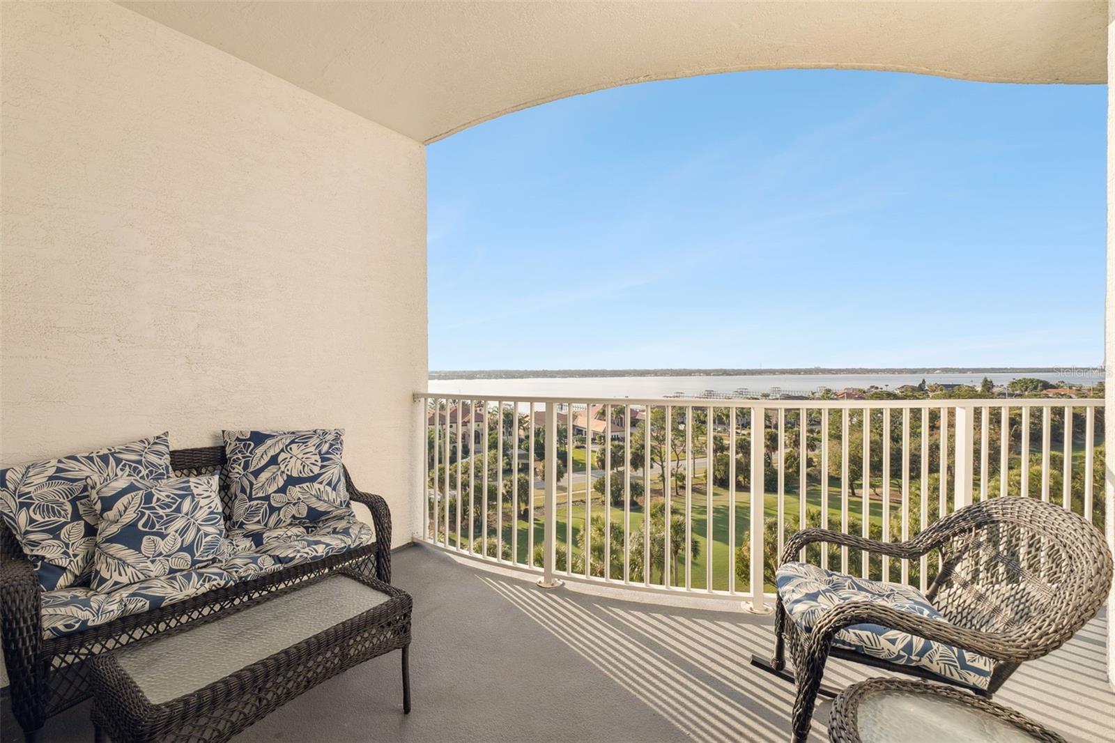 Image 29 of 46 For 2 Oceans West Boulevard 704