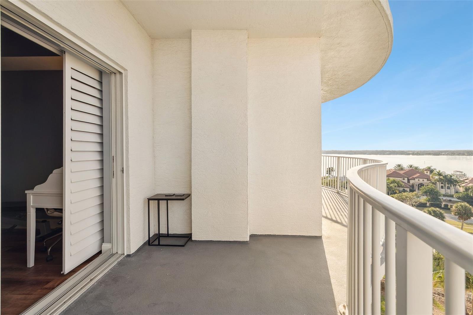 Image 31 of 46 For 2 Oceans West Boulevard 704