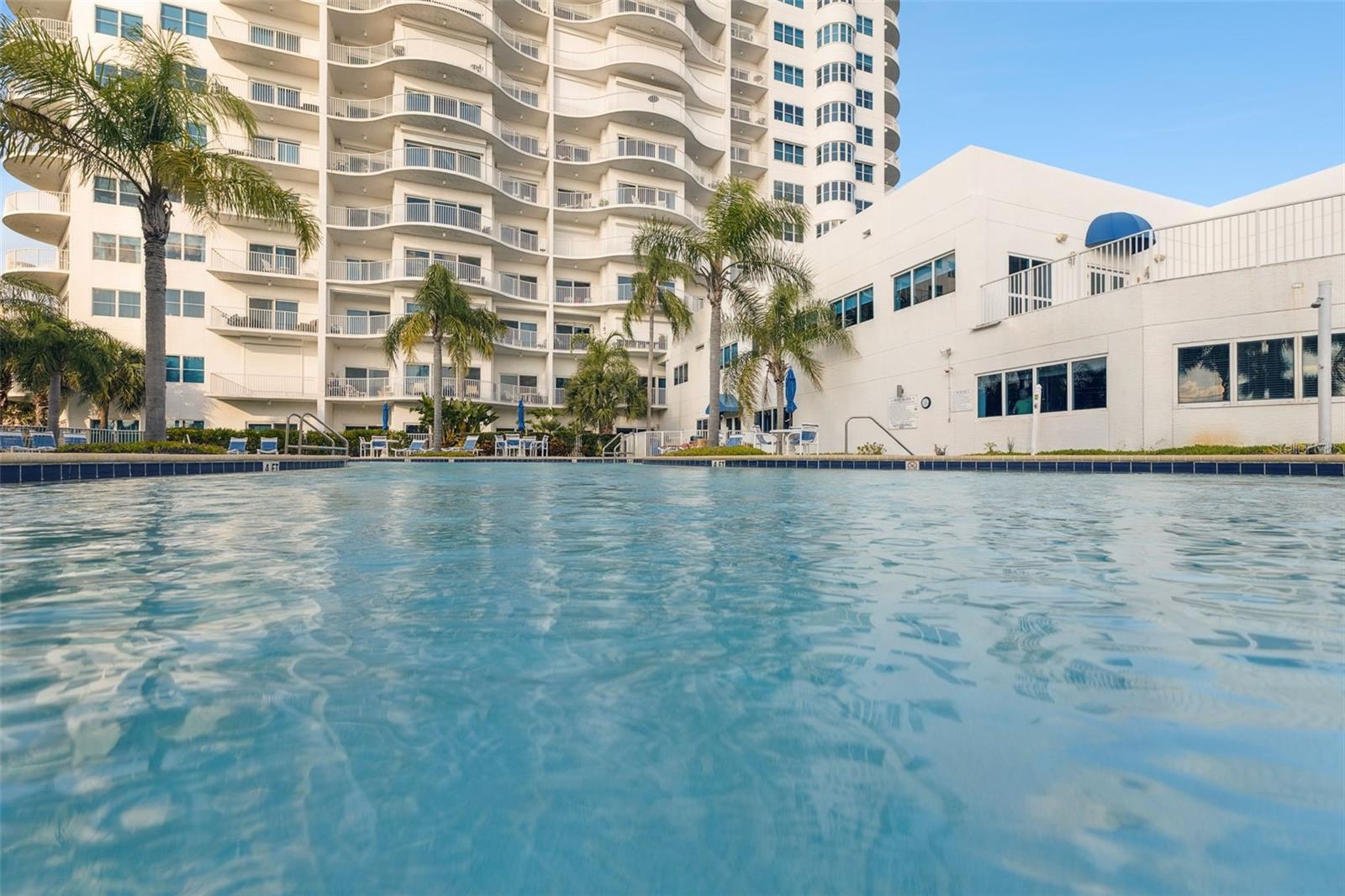 Image 34 of 46 For 2 Oceans West Boulevard 704