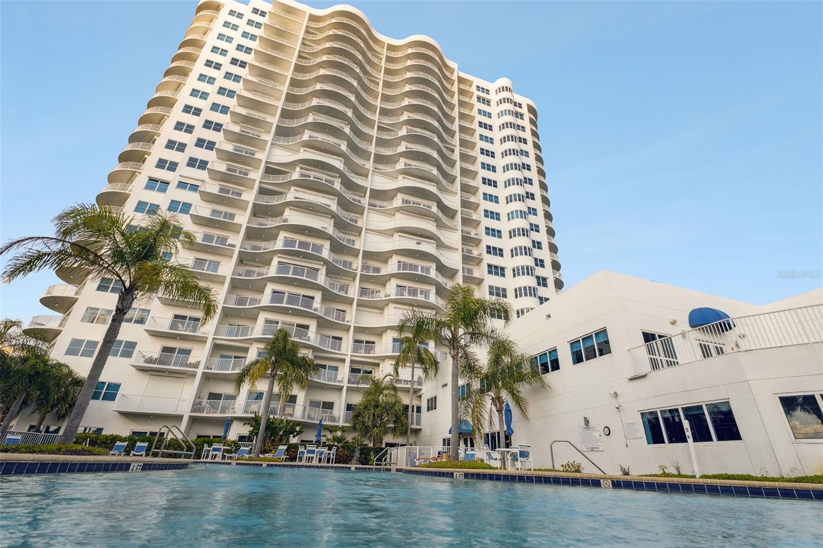 Image 35 of 46 For 2 Oceans West Boulevard 704