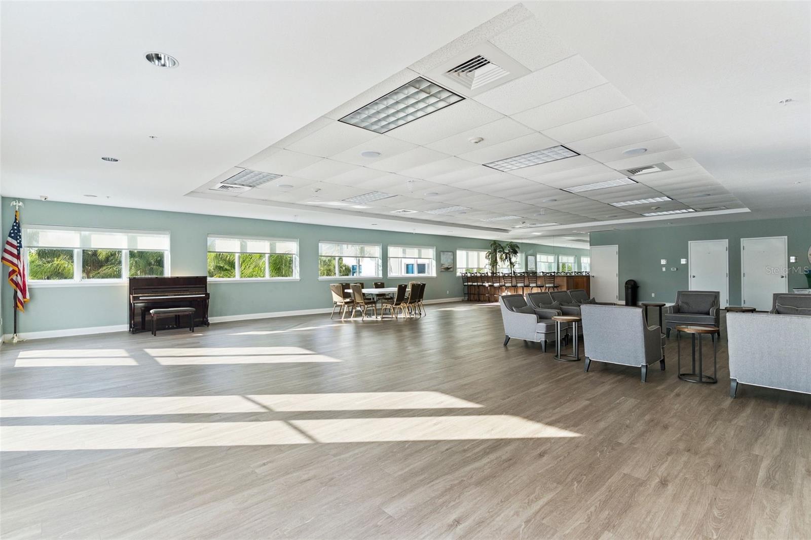 Image 37 of 46 For 2 Oceans West Boulevard 704