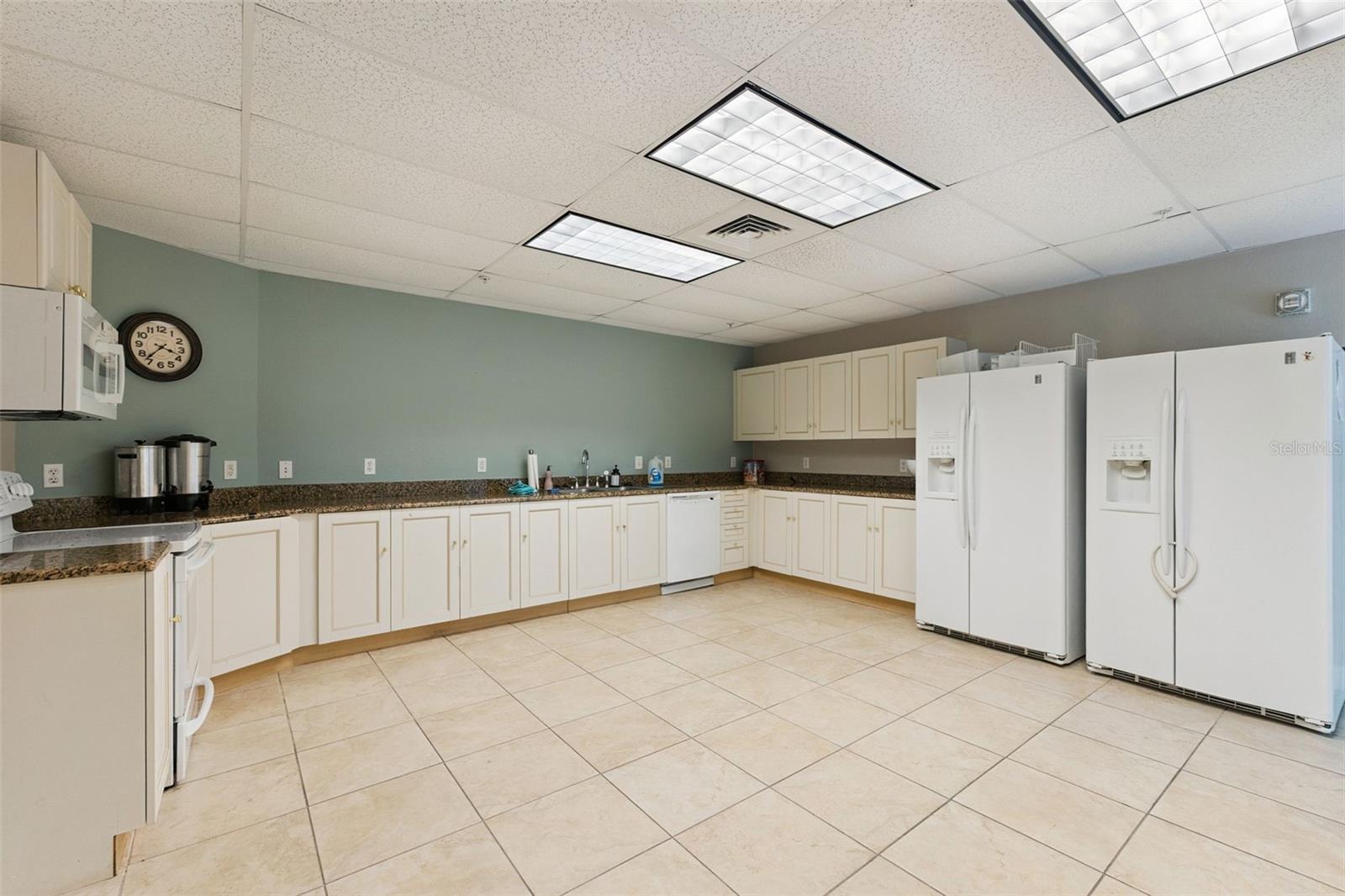 Image 38 of 46 For 2 Oceans West Boulevard 704