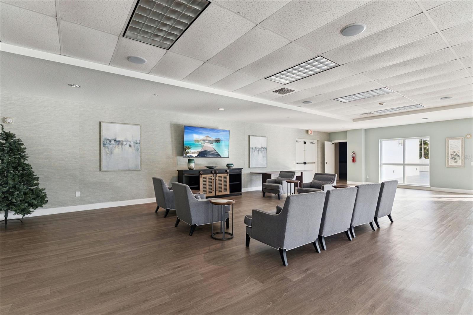 Image 40 of 46 For 2 Oceans West Boulevard 704