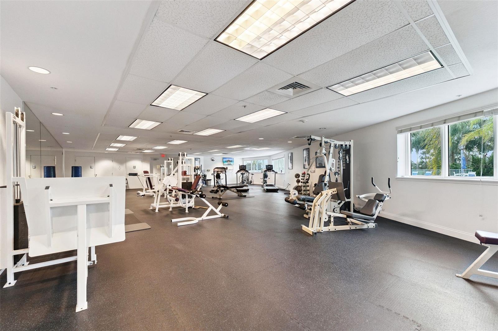 Image 41 of 46 For 2 Oceans West Boulevard 704