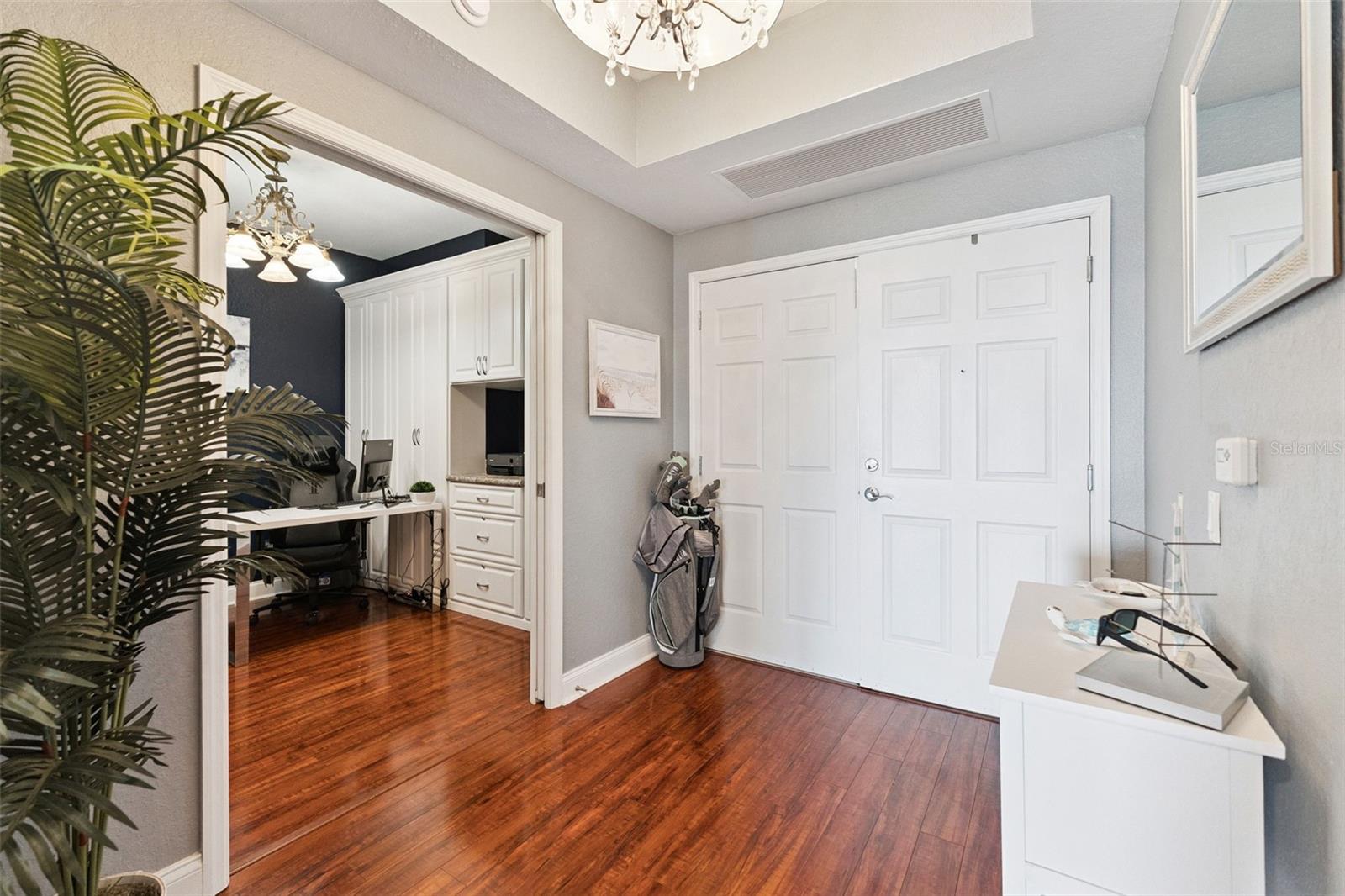 Image 7 of 46 For 2 Oceans West Boulevard 704