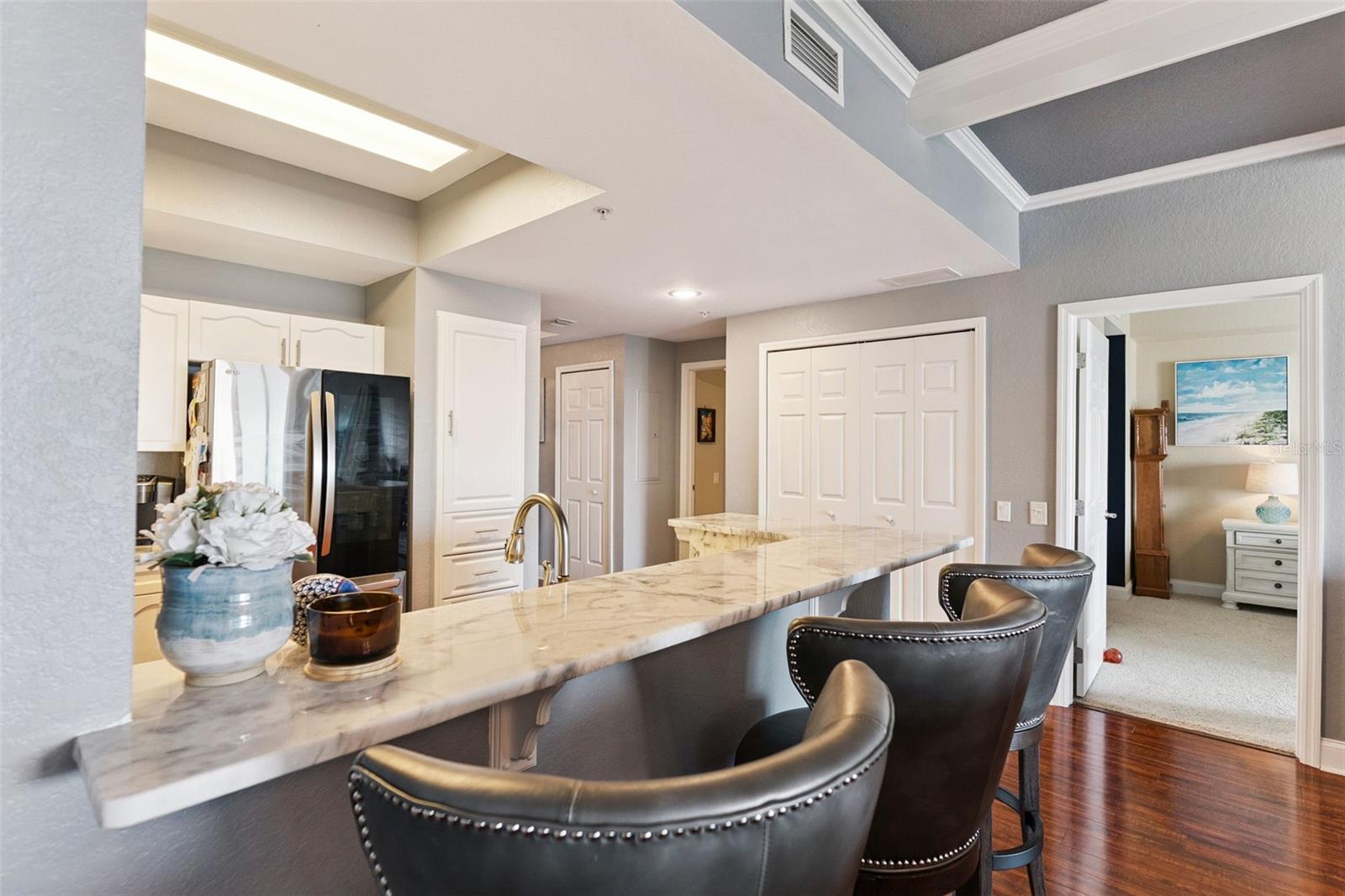 Image 9 of 46 For 2 Oceans West Boulevard 704