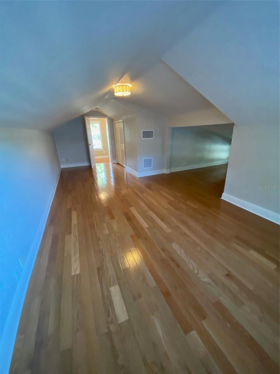 Image 11 of 42 For 428 Hillcrest Court