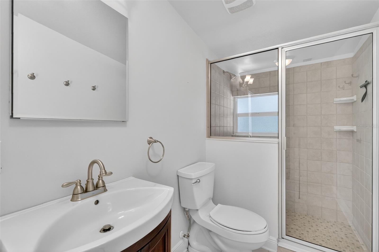 Image 12 of 42 For 428 Hillcrest Court