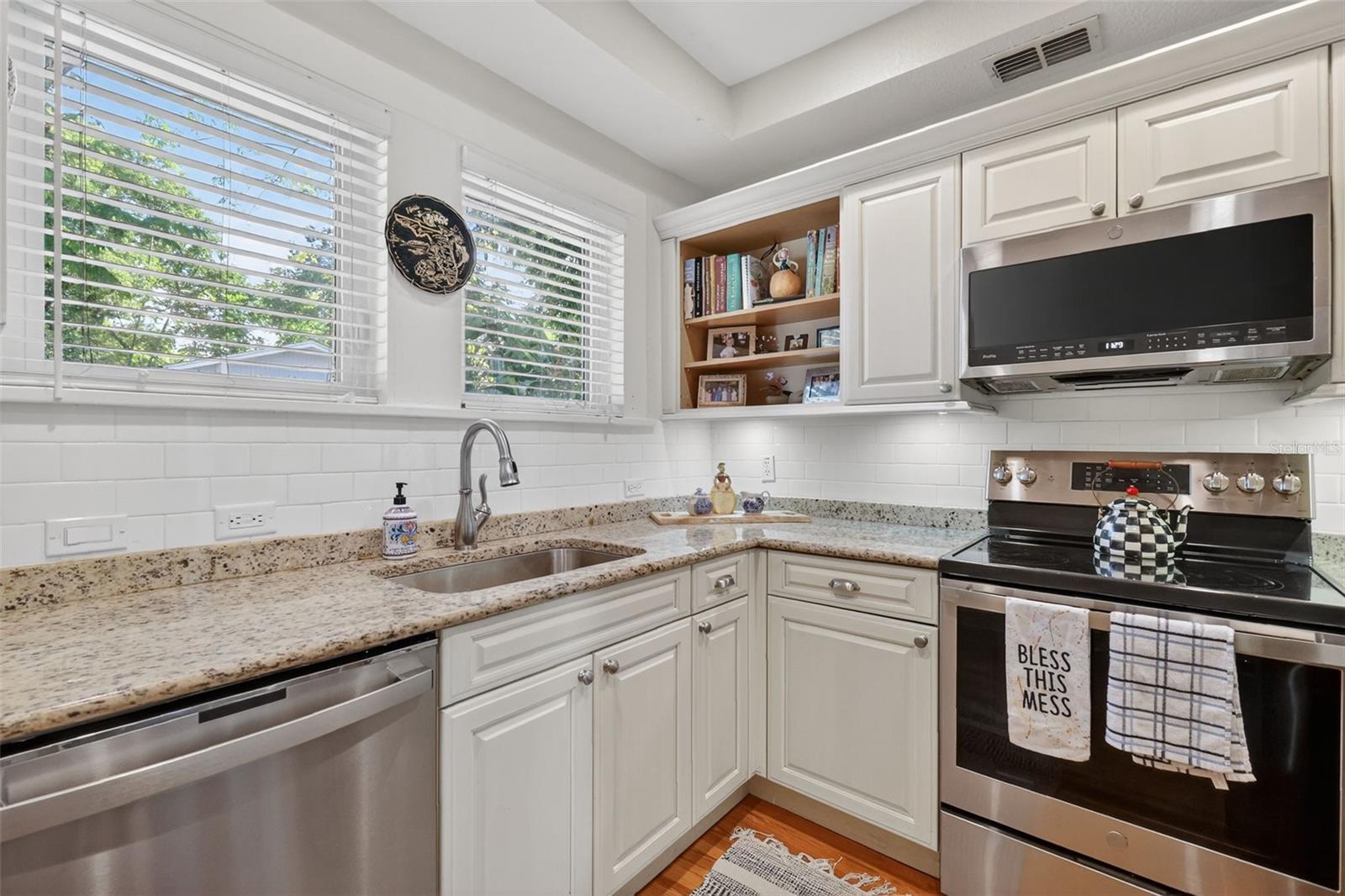 Image 18 of 42 For 428 Hillcrest Court