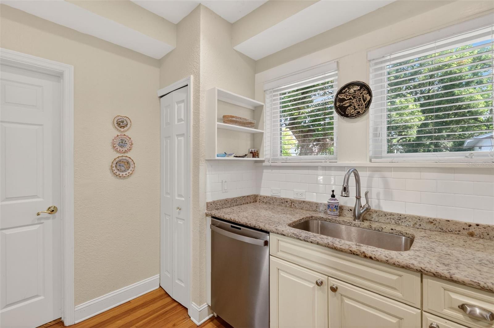 Image 21 of 42 For 428 Hillcrest Court