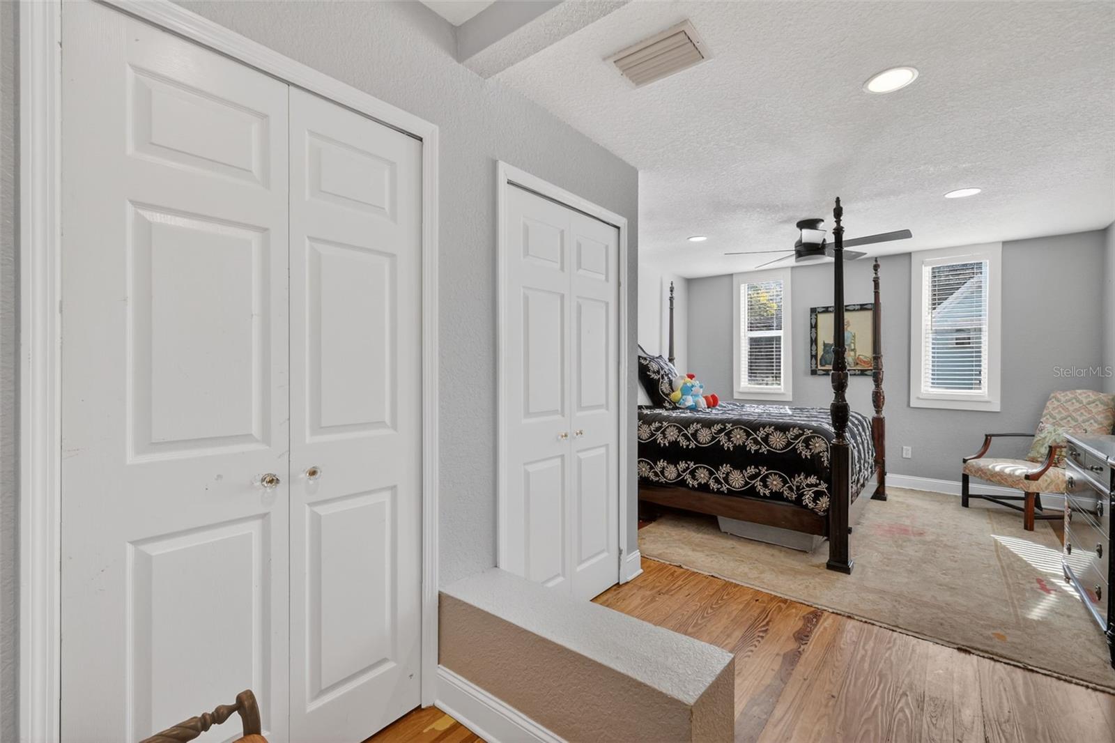 Image 22 of 42 For 428 Hillcrest Court