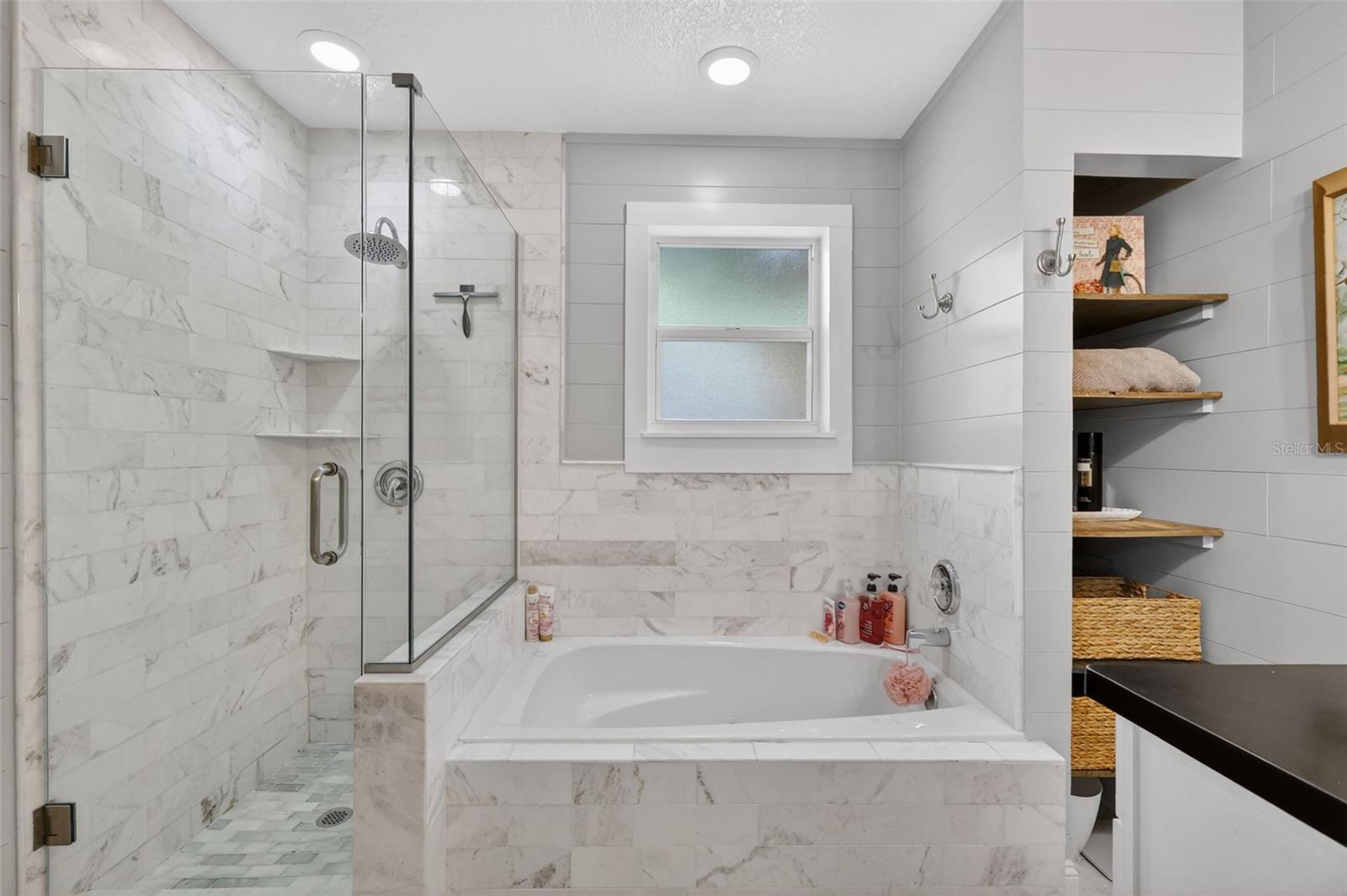 Image 25 of 42 For 428 Hillcrest Court