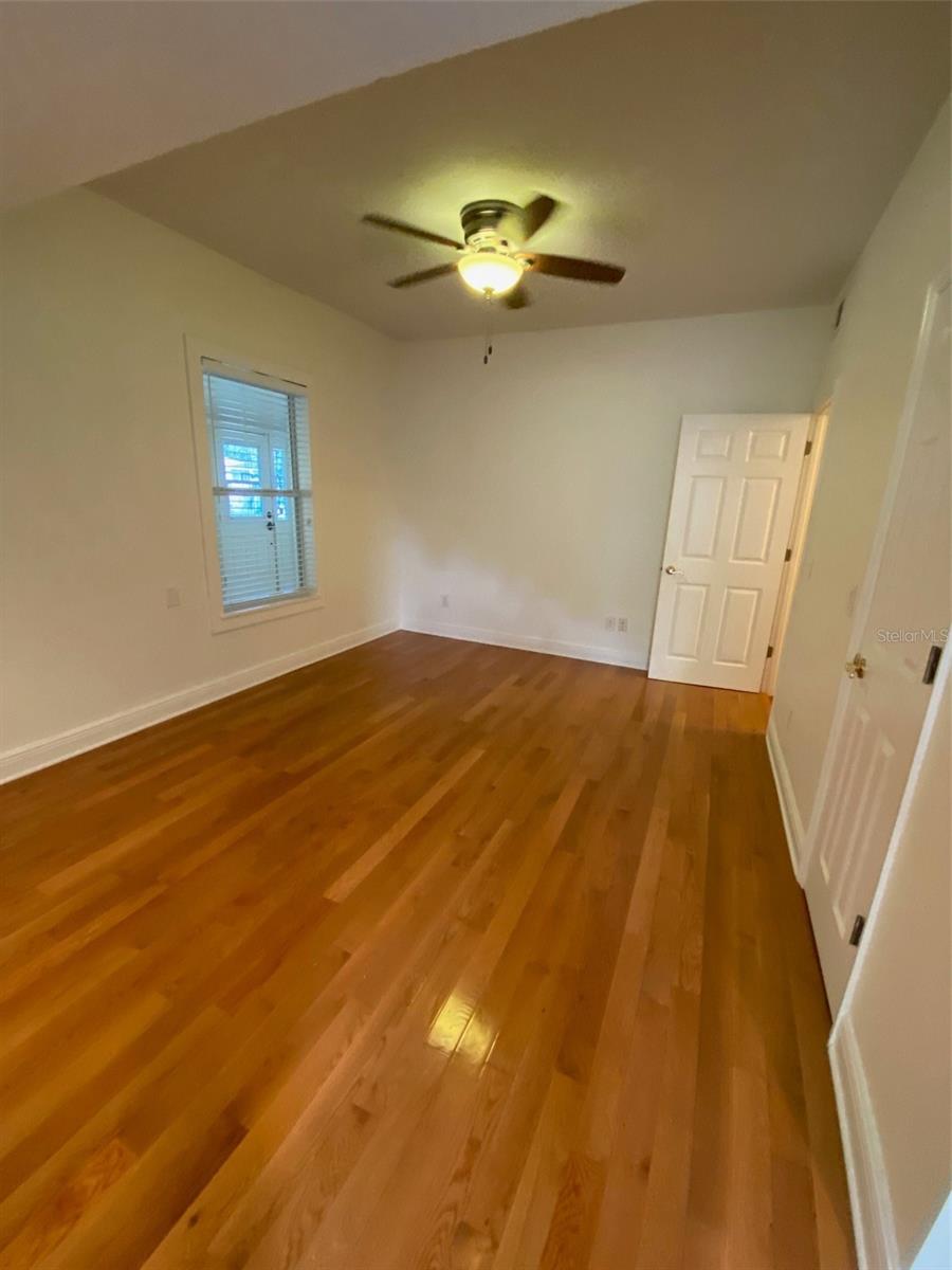 Image 28 of 42 For 428 Hillcrest Court