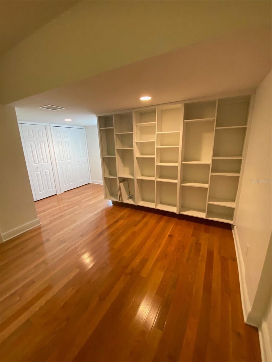 Image 29 of 42 For 428 Hillcrest Court