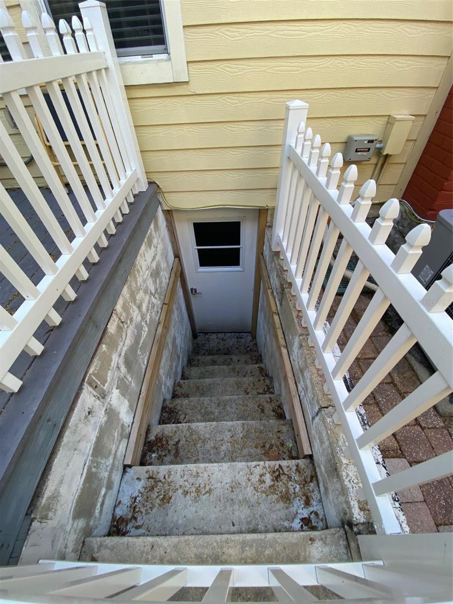 Image 39 of 42 For 428 Hillcrest Court