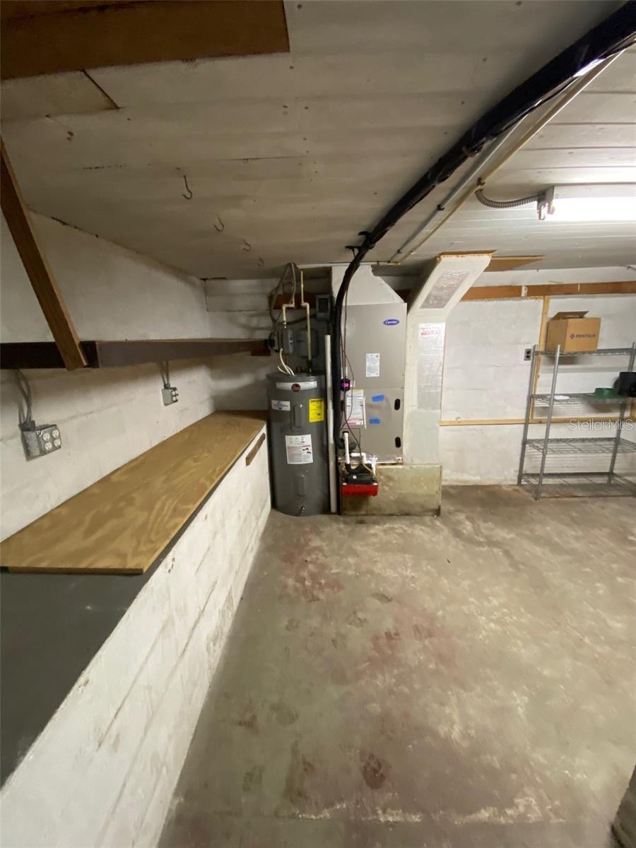 Image 40 of 42 For 428 Hillcrest Court