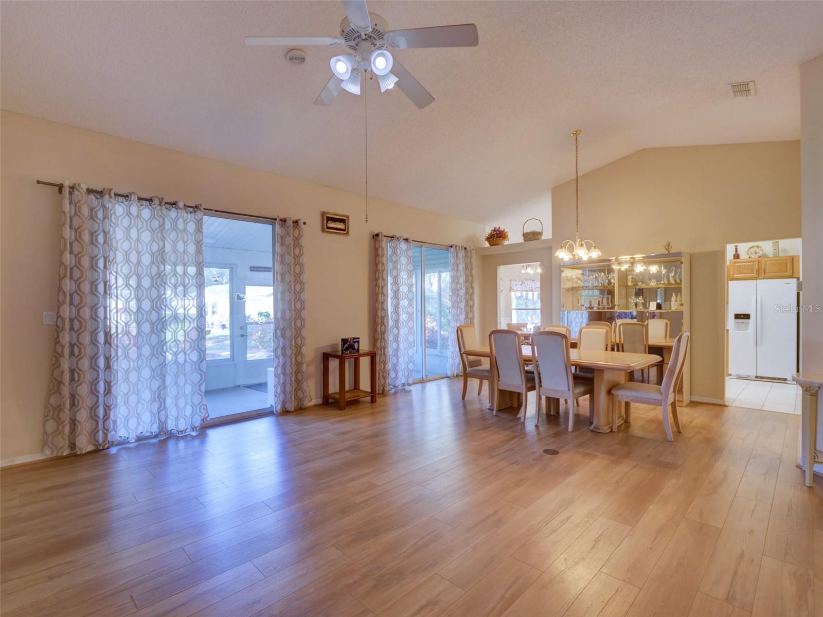 Image 4 of 29 For 4512 Peach Tree Street