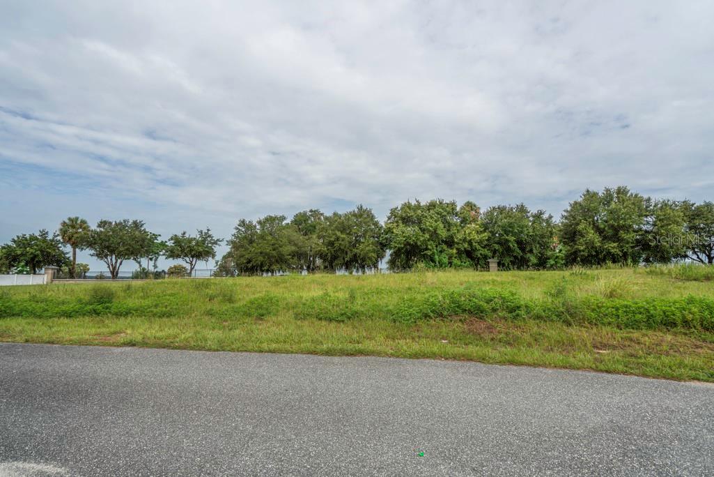 Image 4 of 32 For 3225 Landing View