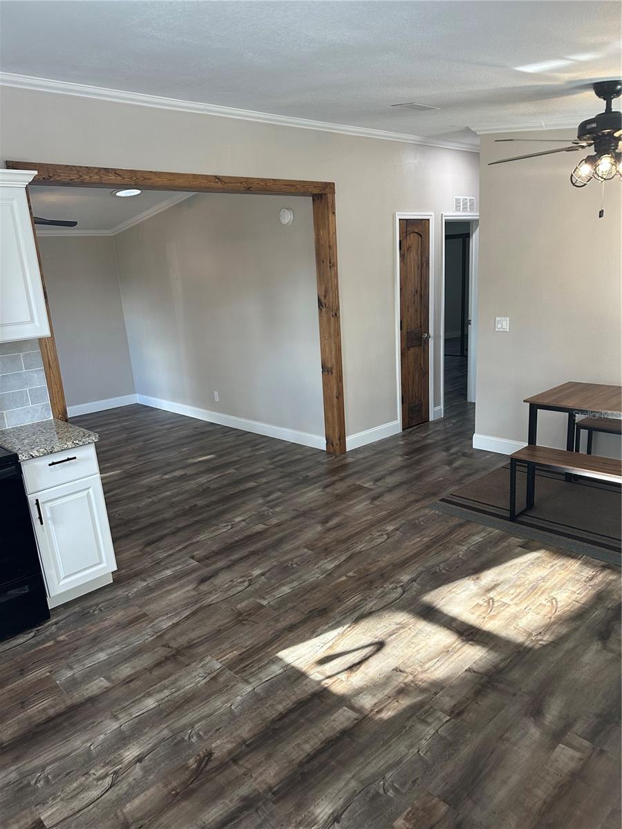 Image 5 of 19 For 619 Saint Andrews Boulevard